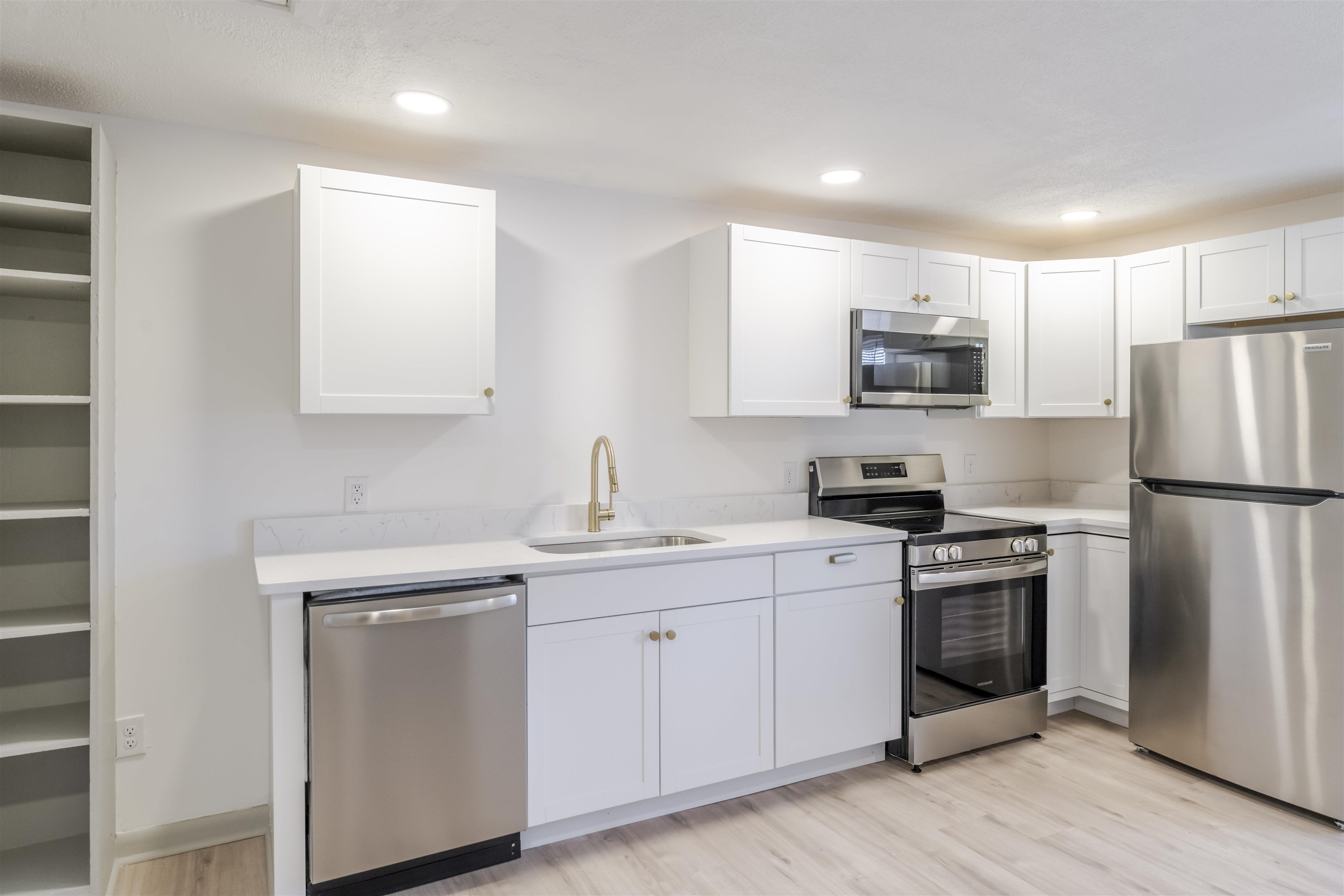 413 N CHARLOTTE AVE, WAYNESBORO, Virginia 22980, ,Residential,413 N CHARLOTTE AVE,674883 MLS # 674883