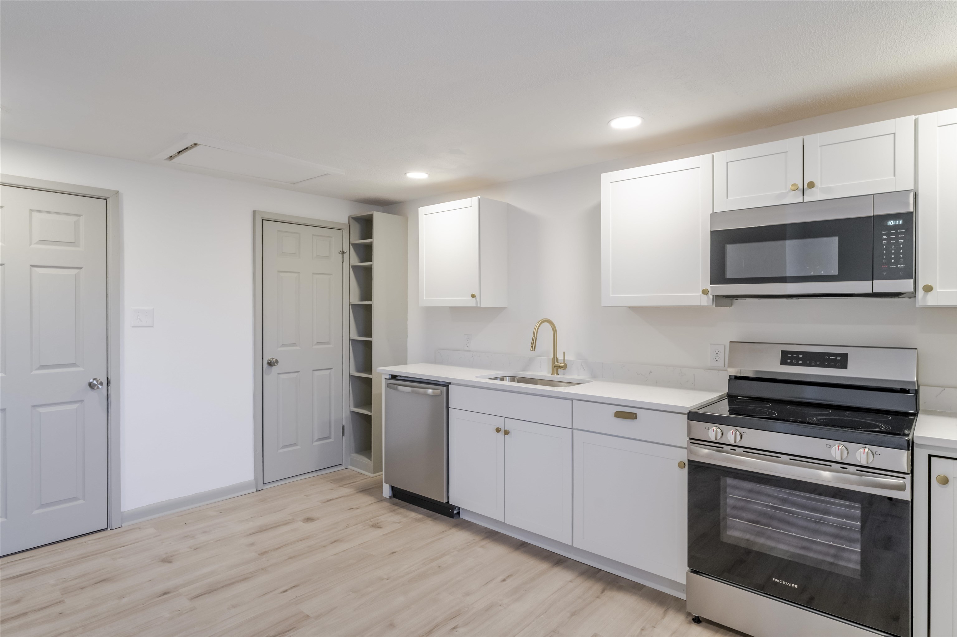 413 N CHARLOTTE AVE, WAYNESBORO, Virginia 22980, ,Residential,413 N CHARLOTTE AVE,674883 MLS # 674883