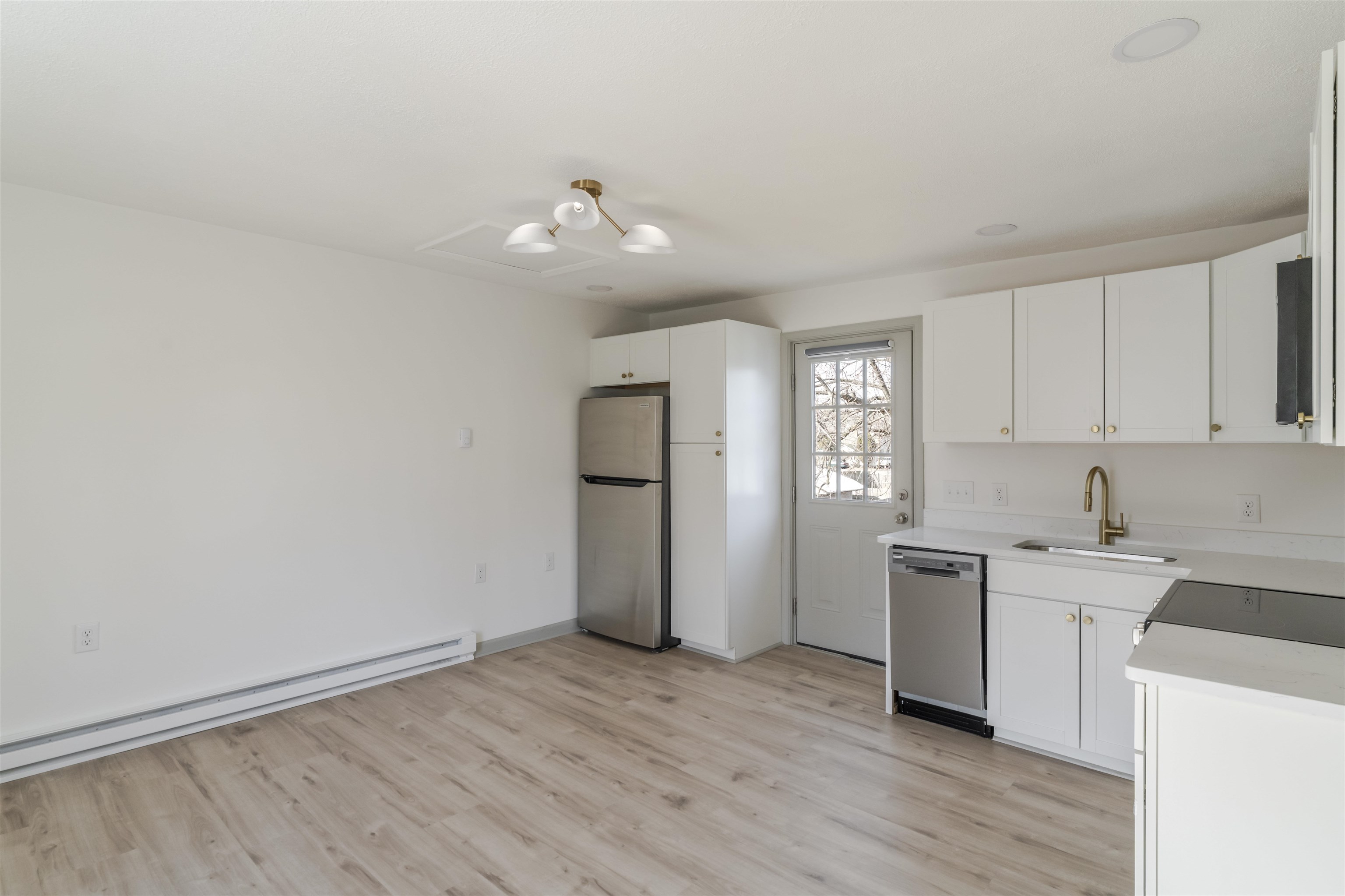 413 N CHARLOTTE AVE, WAYNESBORO, Virginia 22980, ,Residential,413 N CHARLOTTE AVE,674883 MLS # 674883