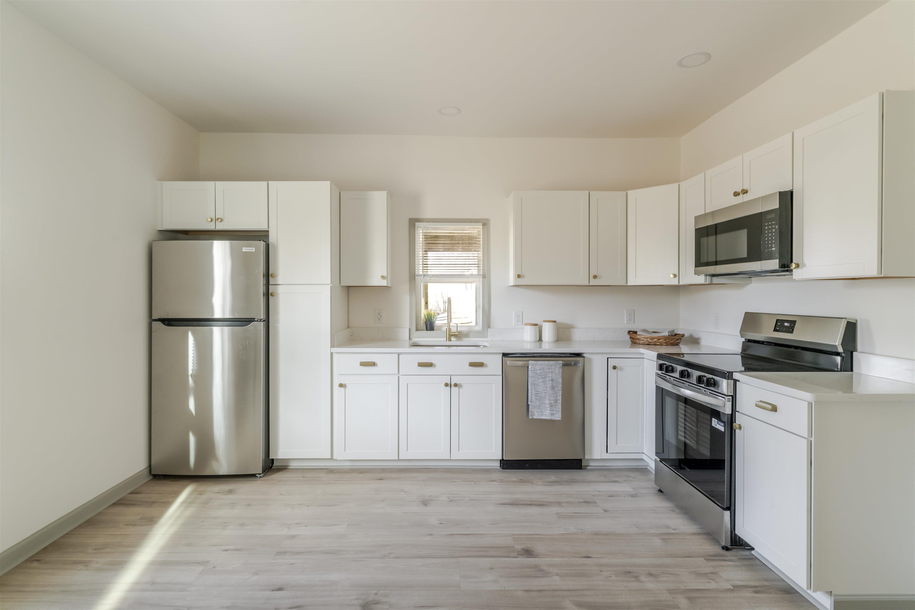 413 N CHARLOTTE AVE, WAYNESBORO, Virginia 22980, ,Residential,413 N CHARLOTTE AVE,674883 MLS # 674883