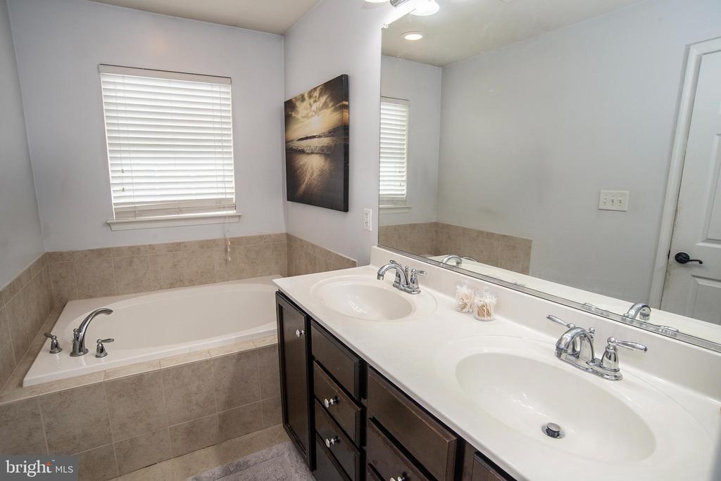 10216 OSAGE DR, FREDERICKSBURG, Virginia 22408, 4 Bedrooms Bedrooms, ,3 BathroomsBathrooms,Residential,10216 OSAGE DR,VASP2040326 MLS # VASP2040326