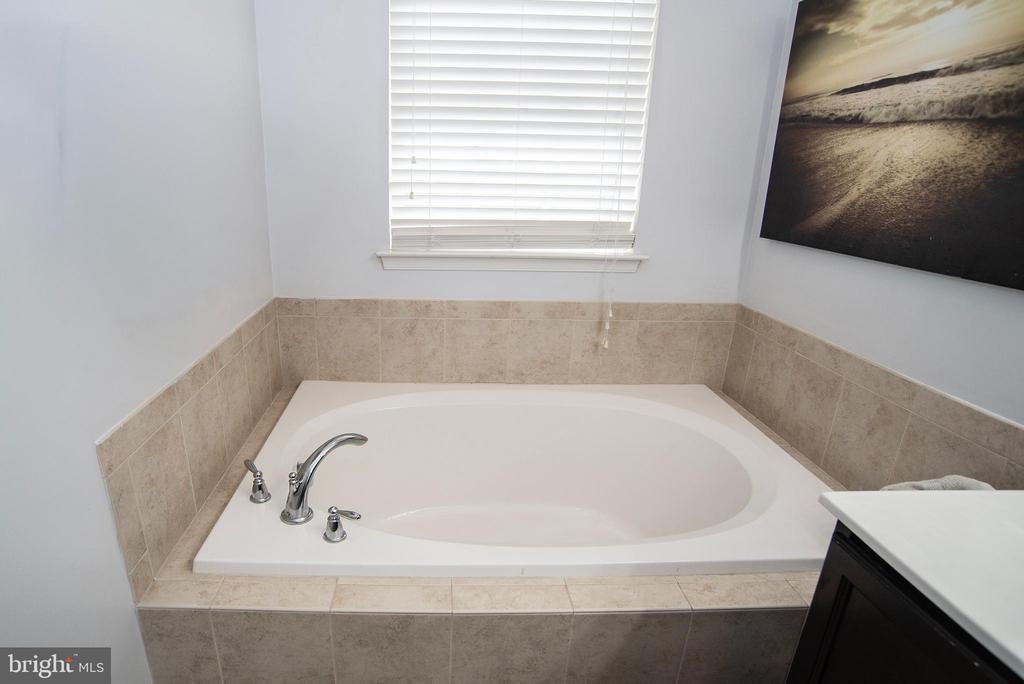 10216 OSAGE DR, FREDERICKSBURG, Virginia 22408, 4 Bedrooms Bedrooms, ,3 BathroomsBathrooms,Residential,10216 OSAGE DR,VASP2040326 MLS # VASP2040326