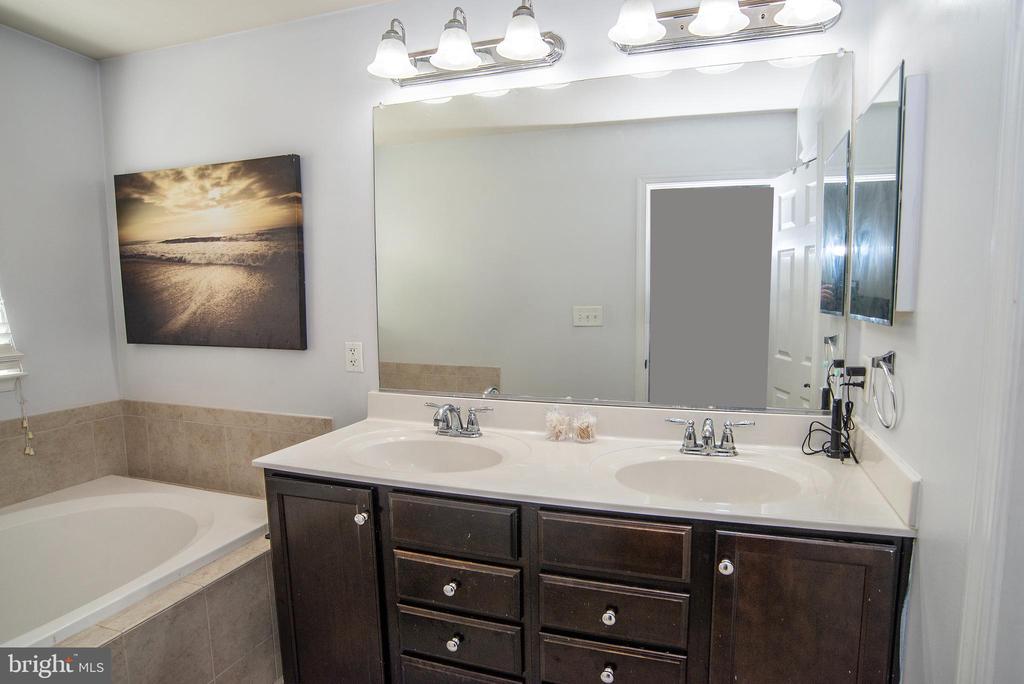 10216 OSAGE DR, FREDERICKSBURG, Virginia 22408, 4 Bedrooms Bedrooms, ,3 BathroomsBathrooms,Residential,10216 OSAGE DR,VASP2040326 MLS # VASP2040326