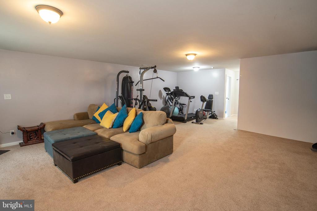 10216 OSAGE DR, FREDERICKSBURG, Virginia 22408, 4 Bedrooms Bedrooms, ,3 BathroomsBathrooms,Residential,10216 OSAGE DR,VASP2040326 MLS # VASP2040326