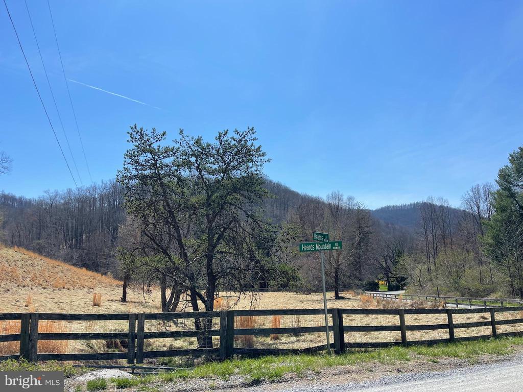 4100 HEARDS LN, AFTON, Virginia 22920, 3 Bedrooms Bedrooms, ,Residential,4100 HEARDS LN,VAAB2001172 MLS # VAAB2001172