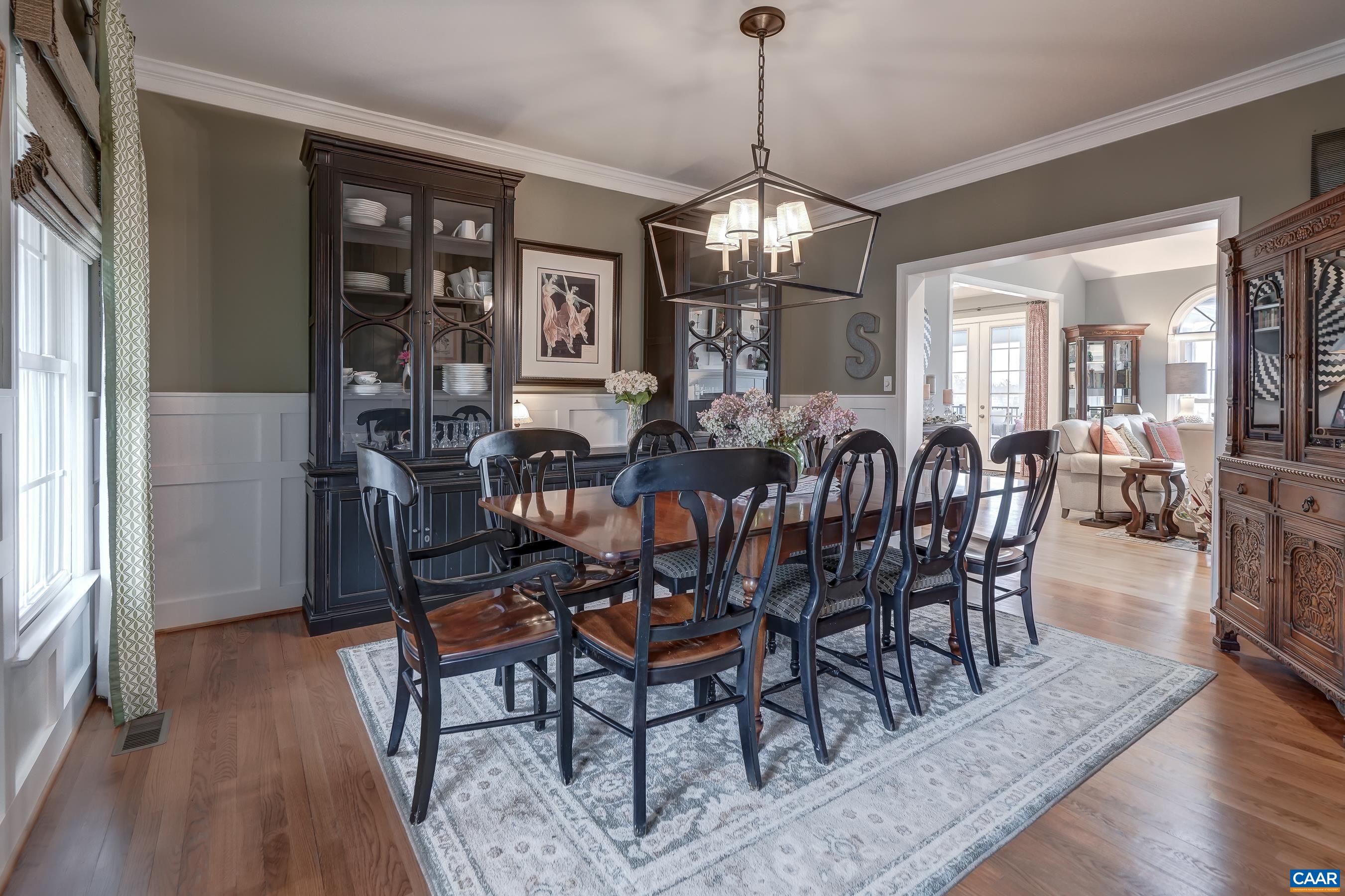 Spacious dining room for a large gathering! Spacious dining room for a large gathering!