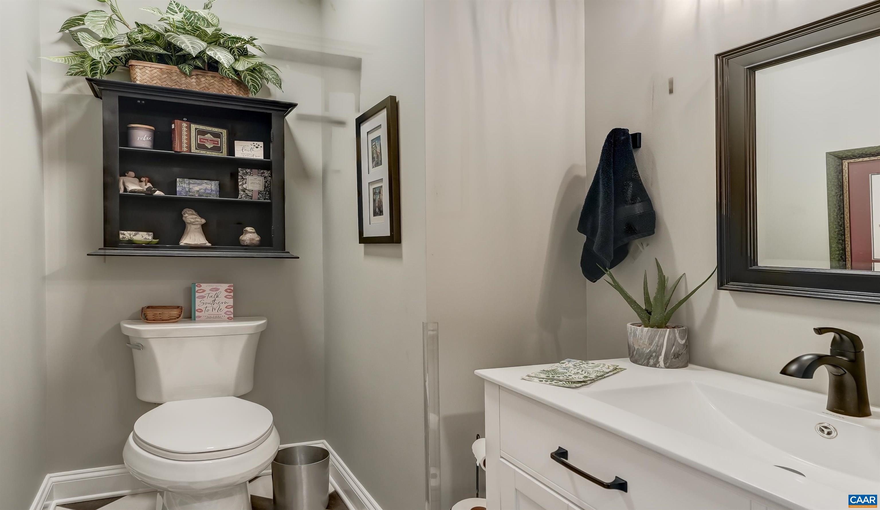 Powder room. Powder room.