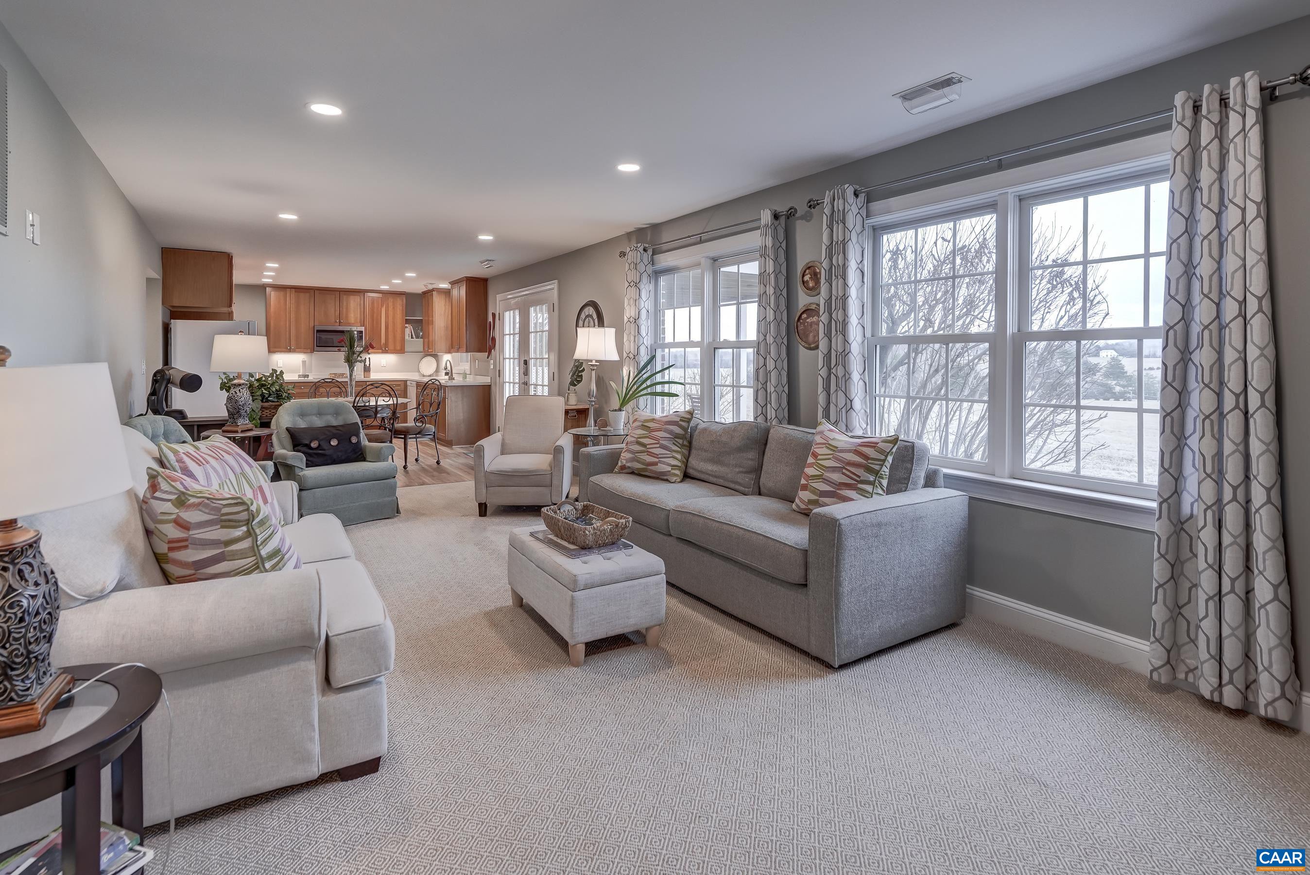 One bedroom one bathroom apartment on the lower level can provide rental income. Current income $1400/mo. One bedroom one bathroom apartment on the lower level can provide rental income. Current income $1400/mo.