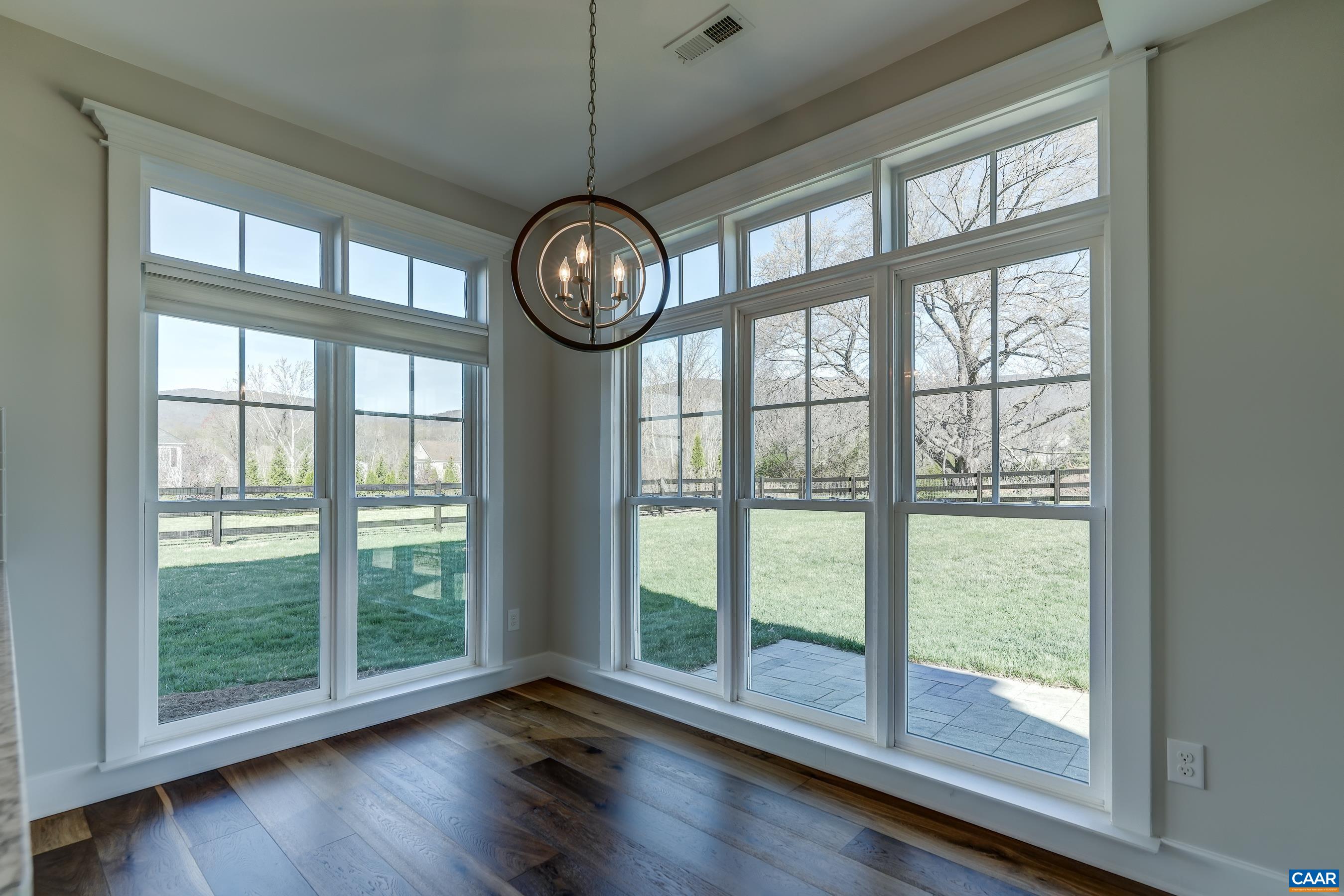 Light filled breakfast nook!