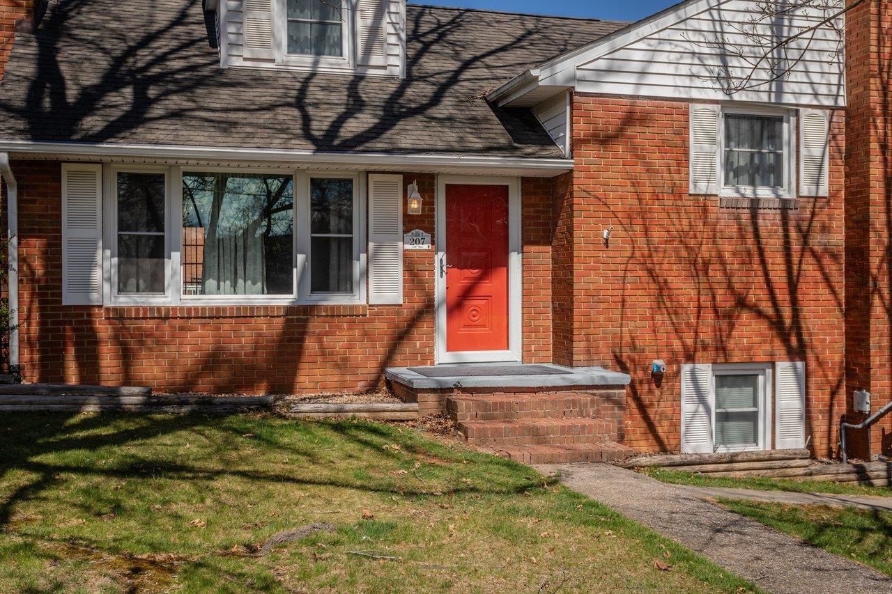 207 BURNLEY DR, STAUNTON, Virginia 24401, 4 Bedrooms Bedrooms, ,2 BathroomsBathrooms,Residential,207 BURNLEY DR,674871 MLS # 674871