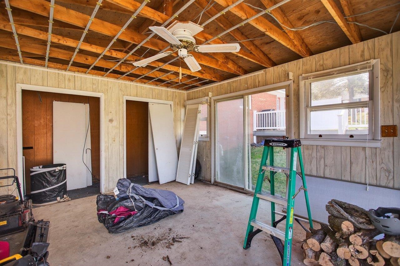 207 BURNLEY DR, STAUNTON, Virginia 24401, 4 Bedrooms Bedrooms, ,2 BathroomsBathrooms,Residential,207 BURNLEY DR,674871 MLS # 674871