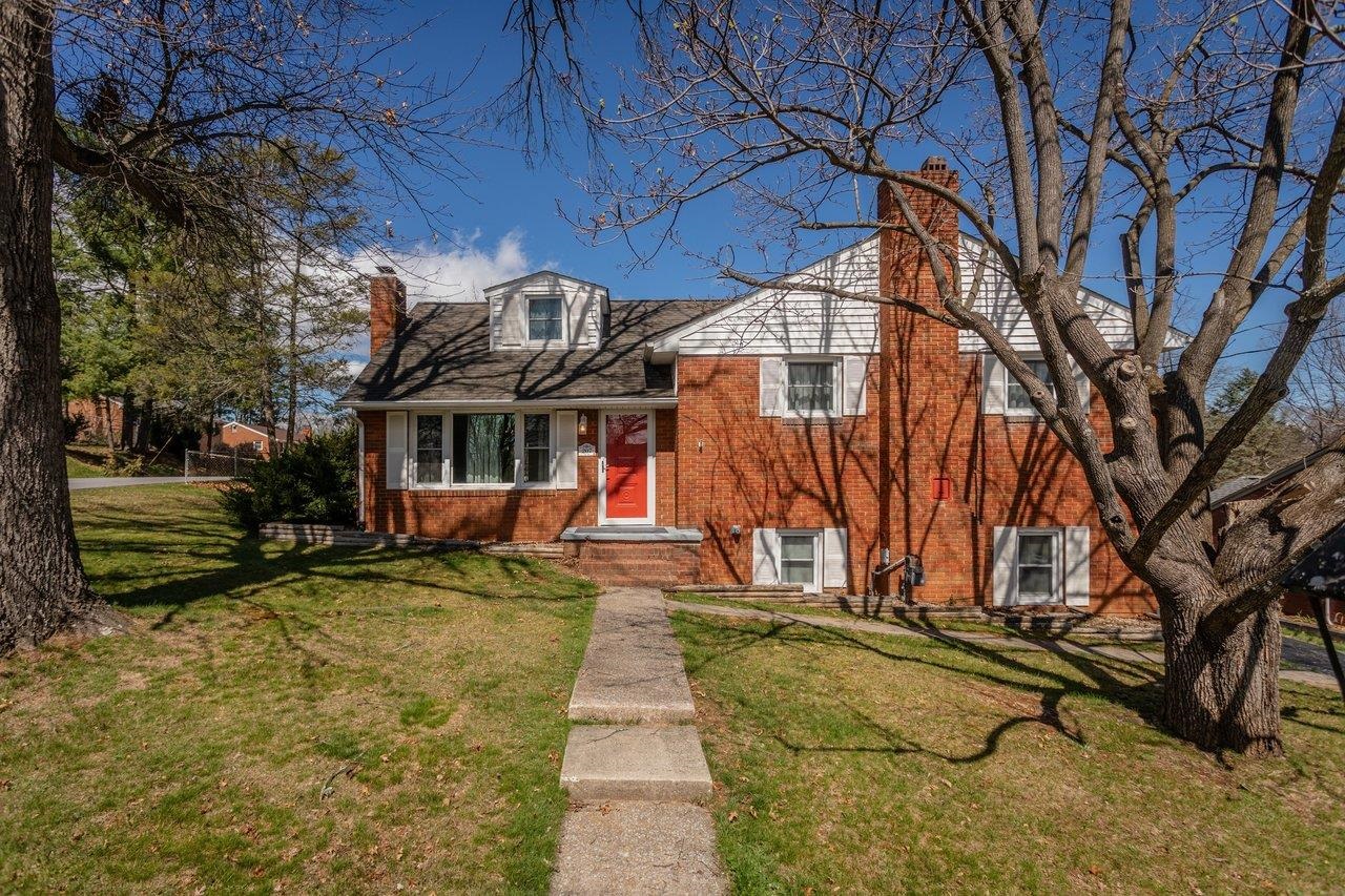 207 BURNLEY DR, STAUNTON, Virginia 24401, 4 Bedrooms Bedrooms, ,2 BathroomsBathrooms,Residential,207 BURNLEY DR,674871 MLS # 674871