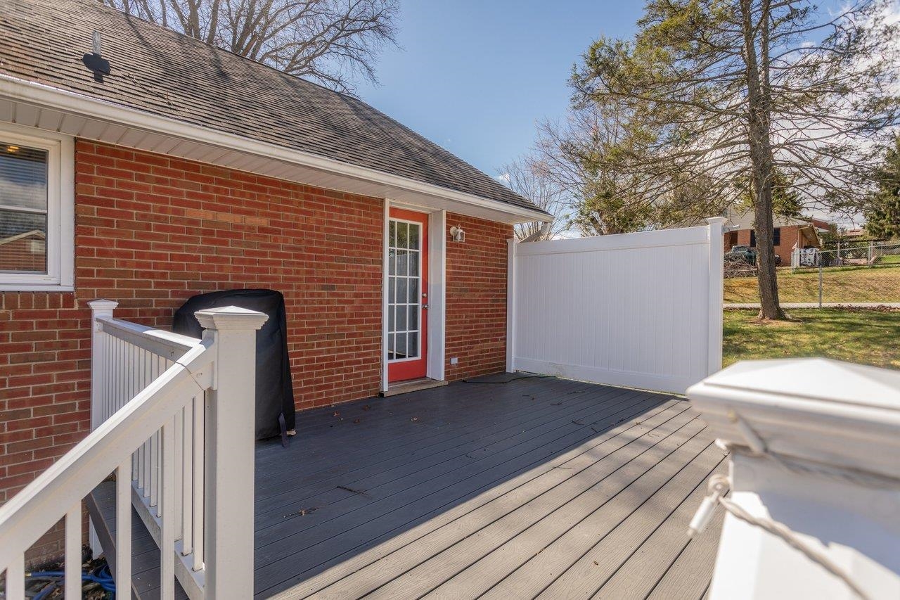 207 BURNLEY DR, STAUNTON, Virginia 24401, 4 Bedrooms Bedrooms, ,2 BathroomsBathrooms,Residential,207 BURNLEY DR,674871 MLS # 674871