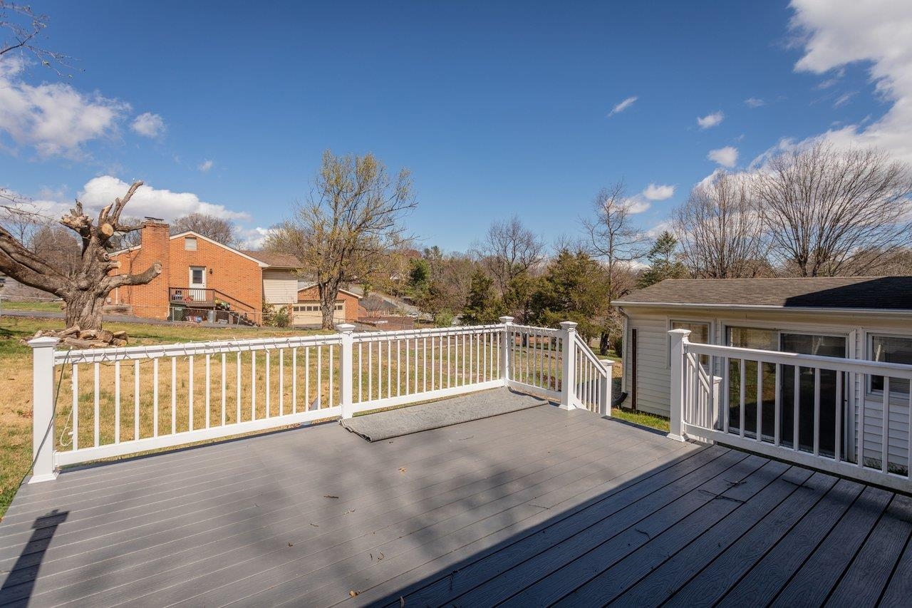 207 BURNLEY DR, STAUNTON, Virginia 24401, 4 Bedrooms Bedrooms, ,2 BathroomsBathrooms,Residential,207 BURNLEY DR,674871 MLS # 674871