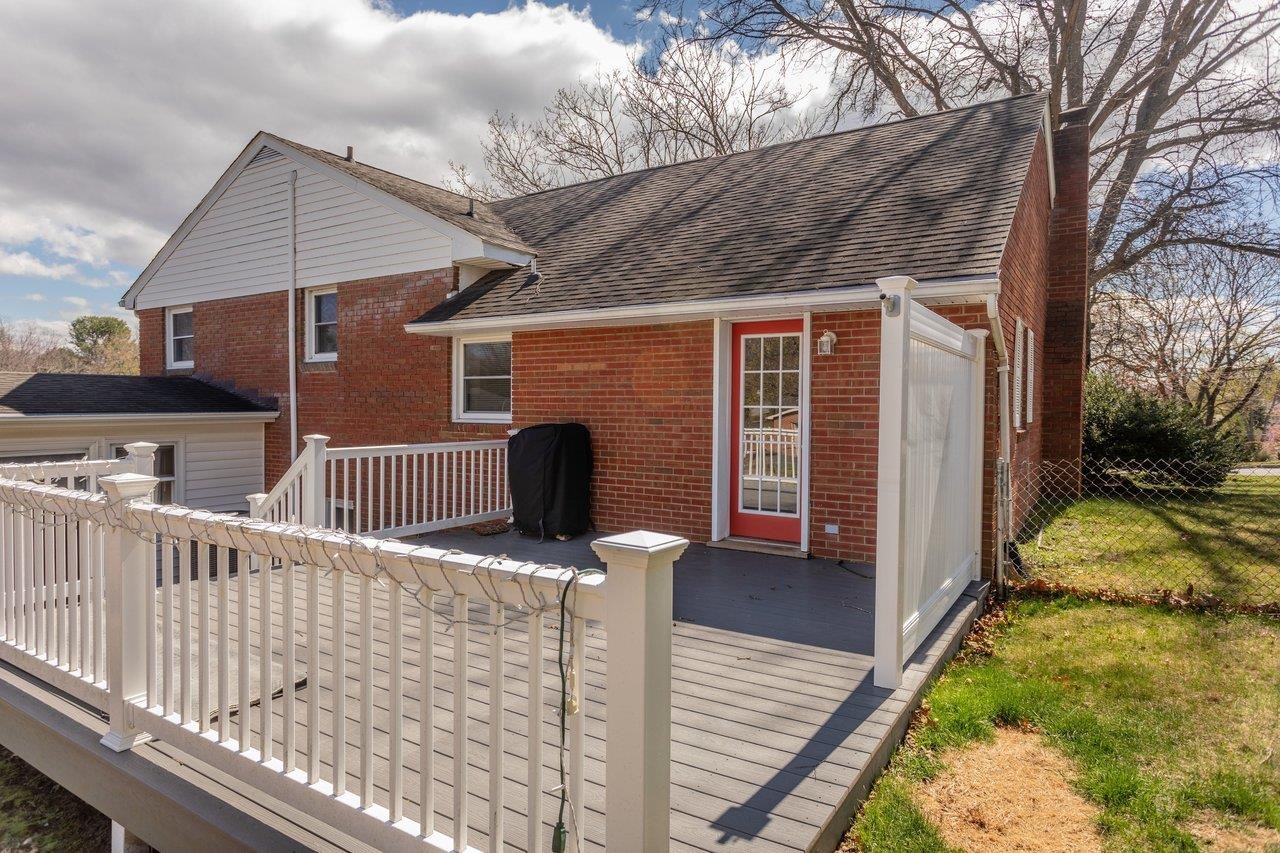 207 BURNLEY DR, STAUNTON, Virginia 24401, 4 Bedrooms Bedrooms, ,2 BathroomsBathrooms,Residential,207 BURNLEY DR,674871 MLS # 674871