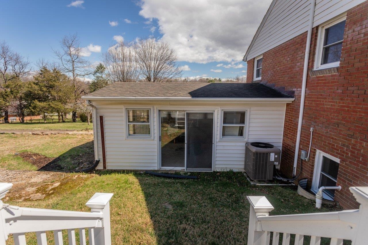 207 BURNLEY DR, STAUNTON, Virginia 24401, 4 Bedrooms Bedrooms, ,2 BathroomsBathrooms,Residential,207 BURNLEY DR,674871 MLS # 674871