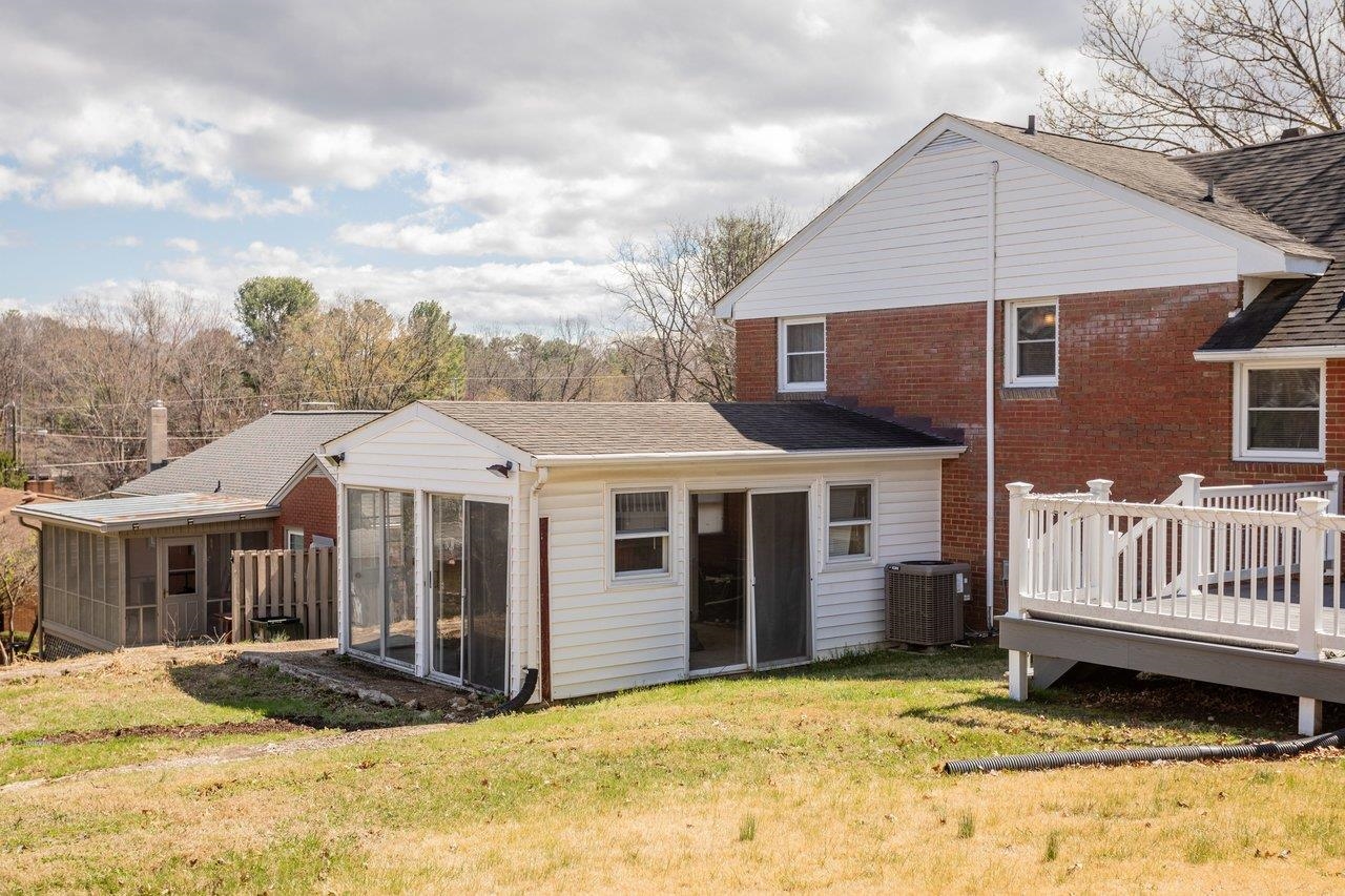207 BURNLEY DR, STAUNTON, Virginia 24401, 4 Bedrooms Bedrooms, ,2 BathroomsBathrooms,Residential,207 BURNLEY DR,674871 MLS # 674871