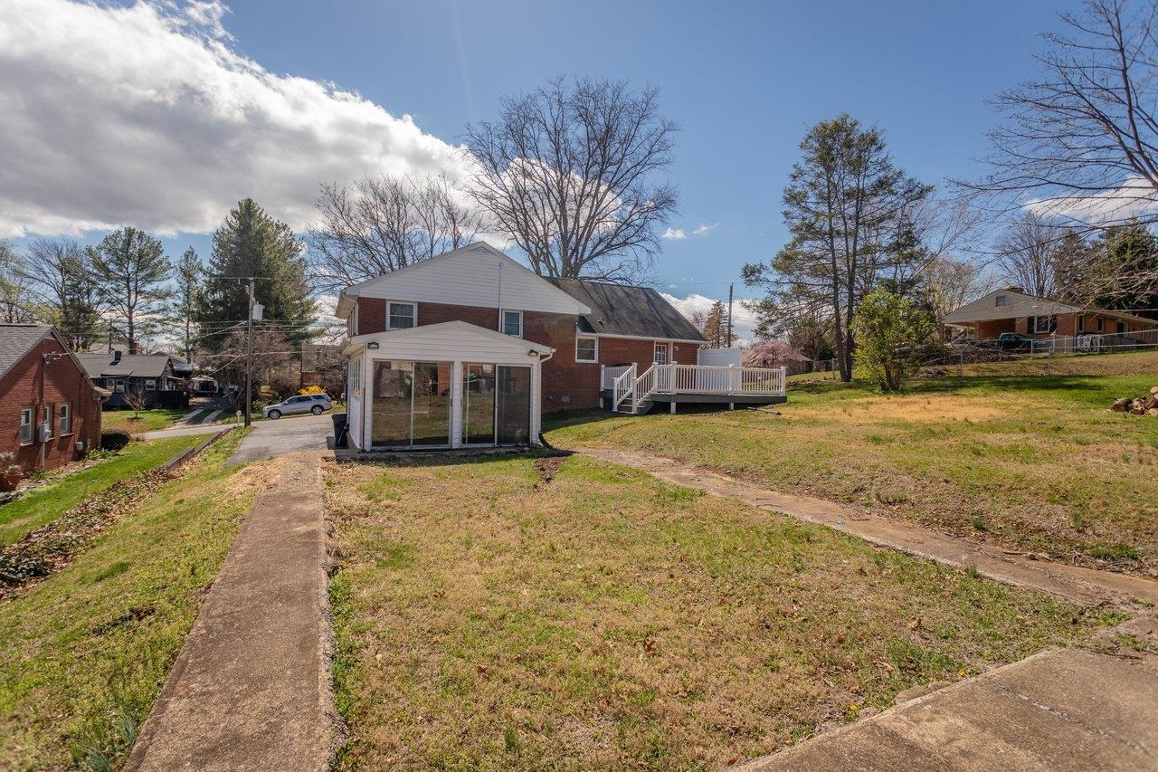 207 BURNLEY DR, STAUNTON, Virginia 24401, 4 Bedrooms Bedrooms, ,2 BathroomsBathrooms,Residential,207 BURNLEY DR,674871 MLS # 674871