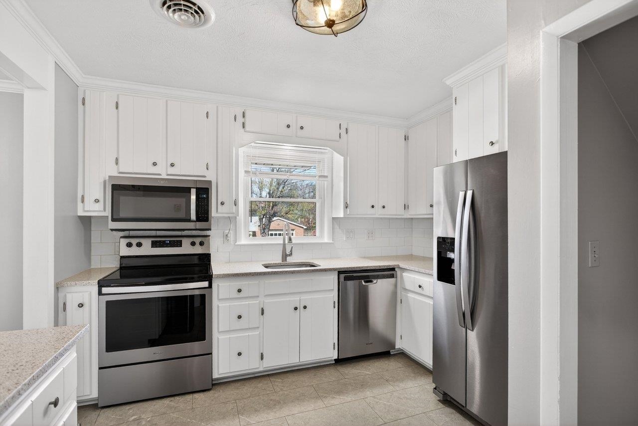 207 BURNLEY DR, STAUNTON, Virginia 24401, 4 Bedrooms Bedrooms, ,2 BathroomsBathrooms,Residential,207 BURNLEY DR,674871 MLS # 674871