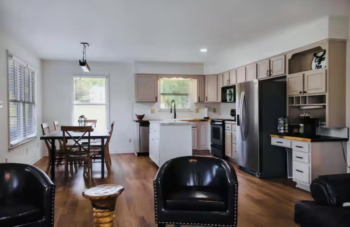 4064 PINE GROVE RD, STANLEY, Virginia 22851, 3 Bedrooms Bedrooms, ,2 BathroomsBathrooms,Residential,YoYos Cabin,4064 PINE GROVE RD,674882 MLS # 674882