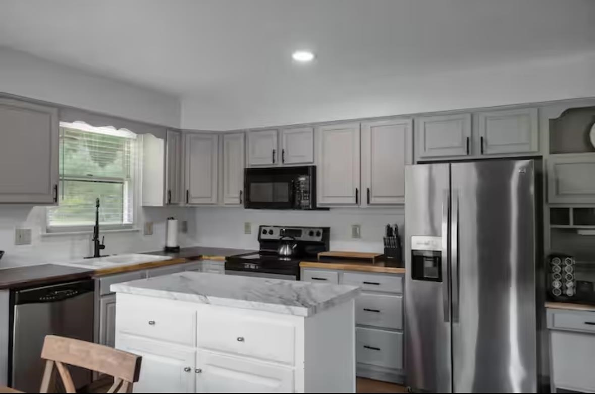 4064 PINE GROVE RD, STANLEY, Virginia 22851, 3 Bedrooms Bedrooms, ,2 BathroomsBathrooms,Residential,YoYos Cabin,4064 PINE GROVE RD,674882 MLS # 674882