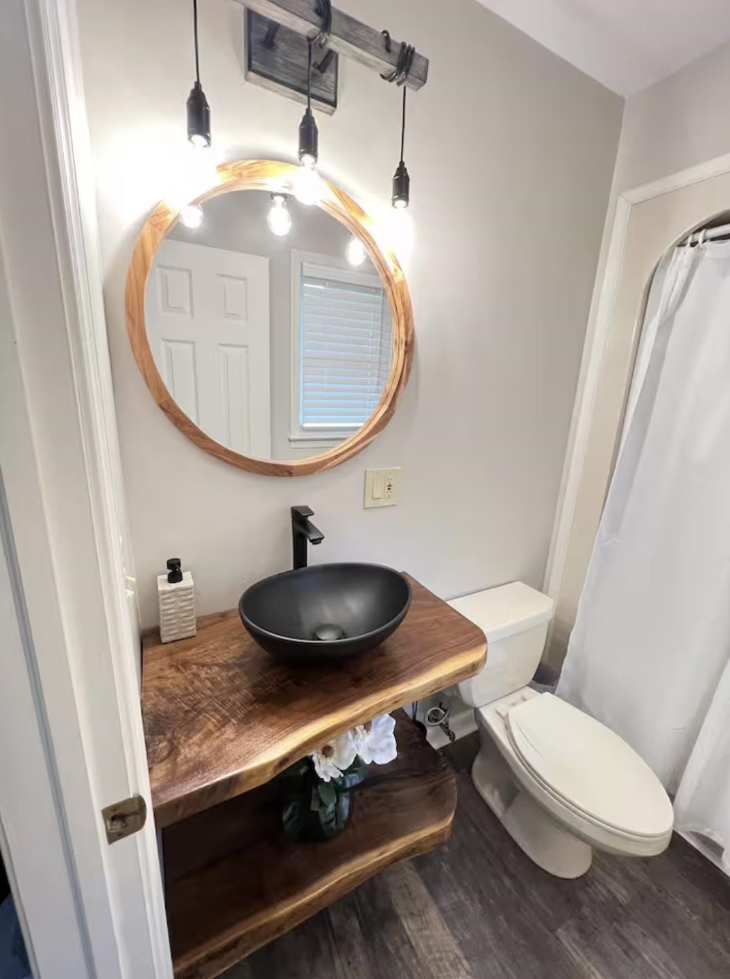 4064 PINE GROVE RD, STANLEY, Virginia 22851, 3 Bedrooms Bedrooms, ,2 BathroomsBathrooms,Residential,YoYos Cabin,4064 PINE GROVE RD,674882 MLS # 674882