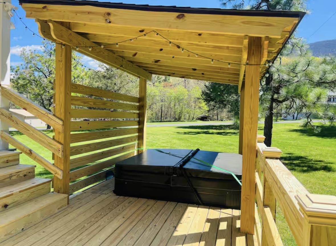 4064 PINE GROVE RD, STANLEY, Virginia 22851, 3 Bedrooms Bedrooms, ,2 BathroomsBathrooms,Residential,YoYos Cabin,4064 PINE GROVE RD,674882 MLS # 674882