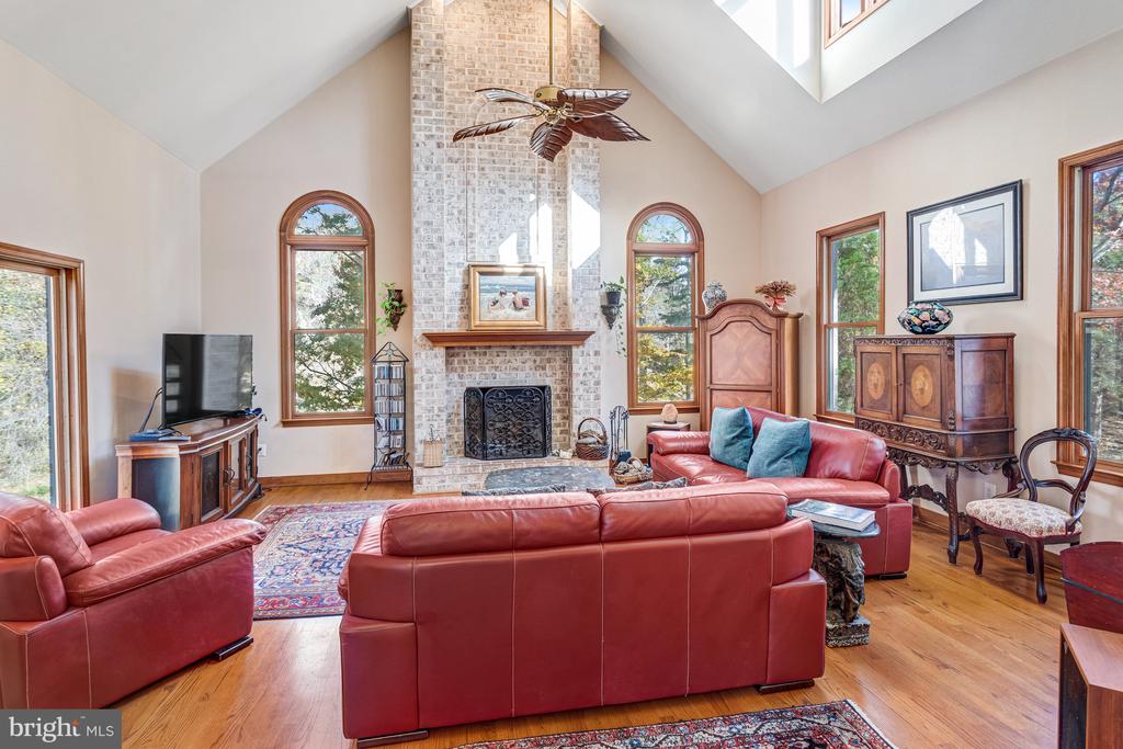 7929 WELLINGTON DR, WARRENTON, Virginia 20186, 3 Bedrooms Bedrooms, ,2 BathroomsBathrooms,Residential,7929 WELLINGTON DR,VAFQ2020850 MLS # VAFQ2020850