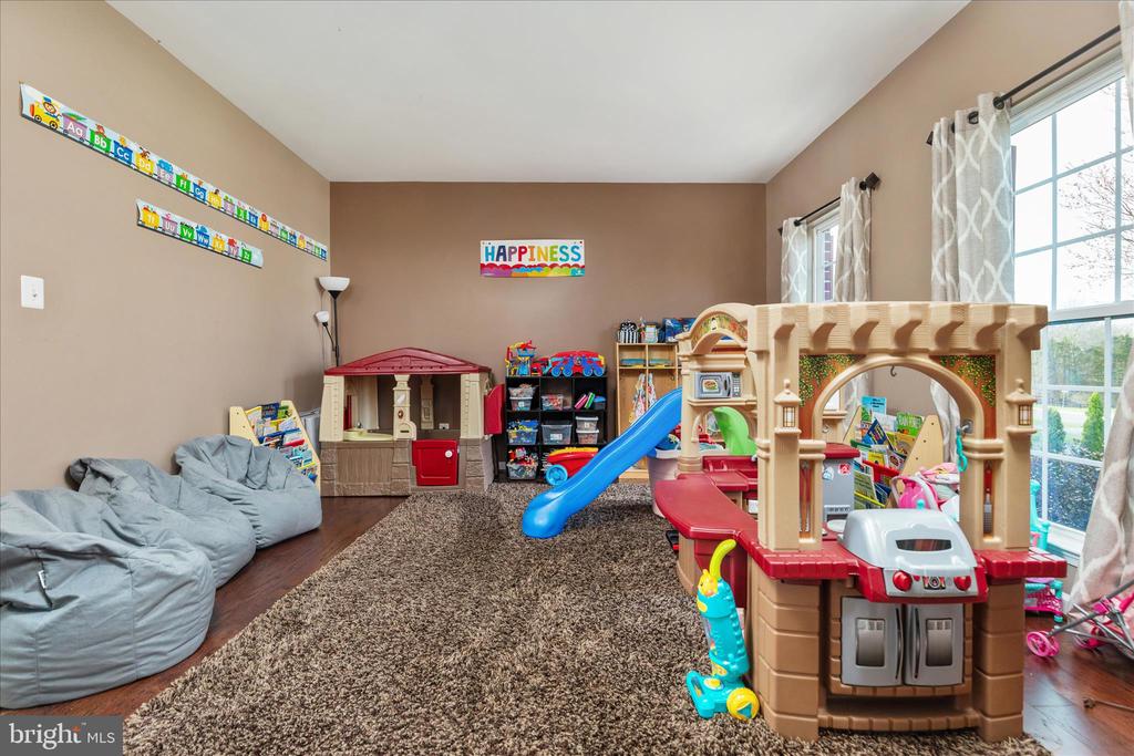 7494 EDINGTON DR, WARRENTON, Virginia, 4 Bedrooms Bedrooms, ,4 BathroomsBathrooms,Residential,7494 EDINGTON DR,VAFQ2020938 MLS # VAFQ2020938