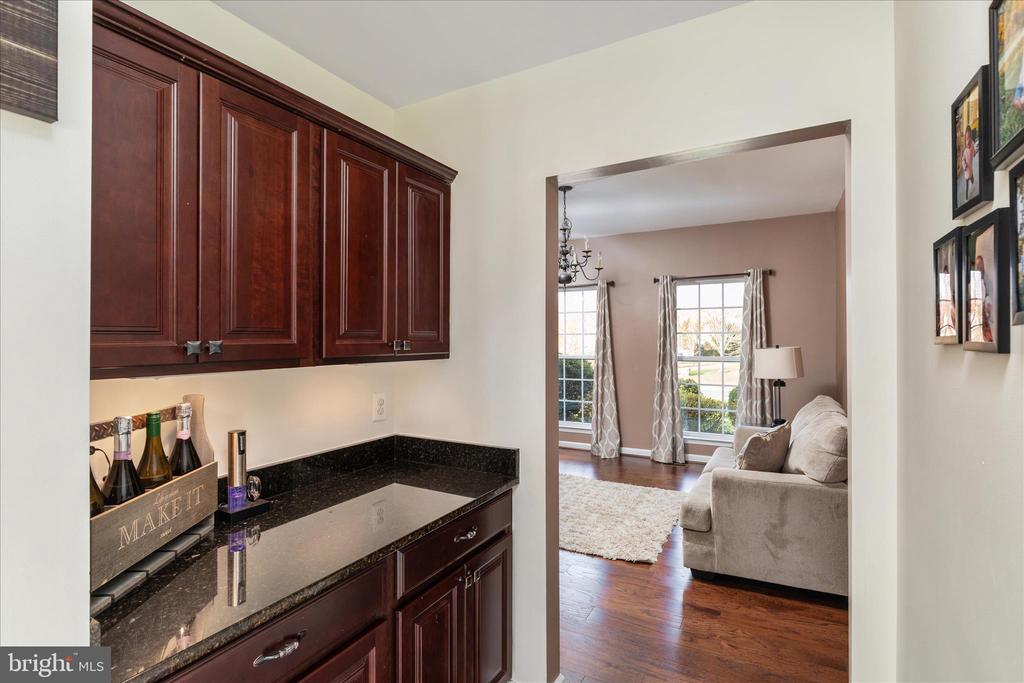 7494 EDINGTON DR, WARRENTON, Virginia, 4 Bedrooms Bedrooms, ,4 BathroomsBathrooms,Residential,7494 EDINGTON DR,VAFQ2020938 MLS # VAFQ2020938