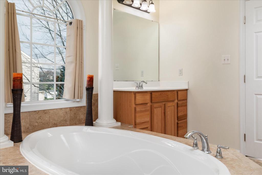 7494 EDINGTON DR, WARRENTON, Virginia, 4 Bedrooms Bedrooms, ,4 BathroomsBathrooms,Residential,7494 EDINGTON DR,VAFQ2020938 MLS # VAFQ2020938