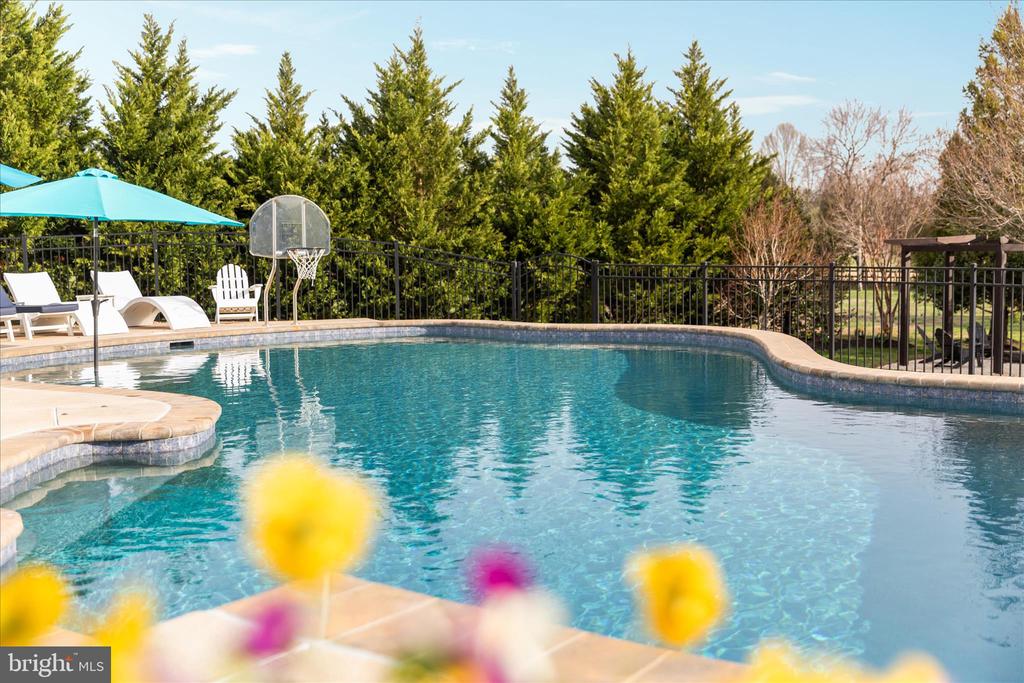 7494 EDINGTON DR, WARRENTON, Virginia, 4 Bedrooms Bedrooms, ,4 BathroomsBathrooms,Residential,7494 EDINGTON DR,VAFQ2020938 MLS # VAFQ2020938