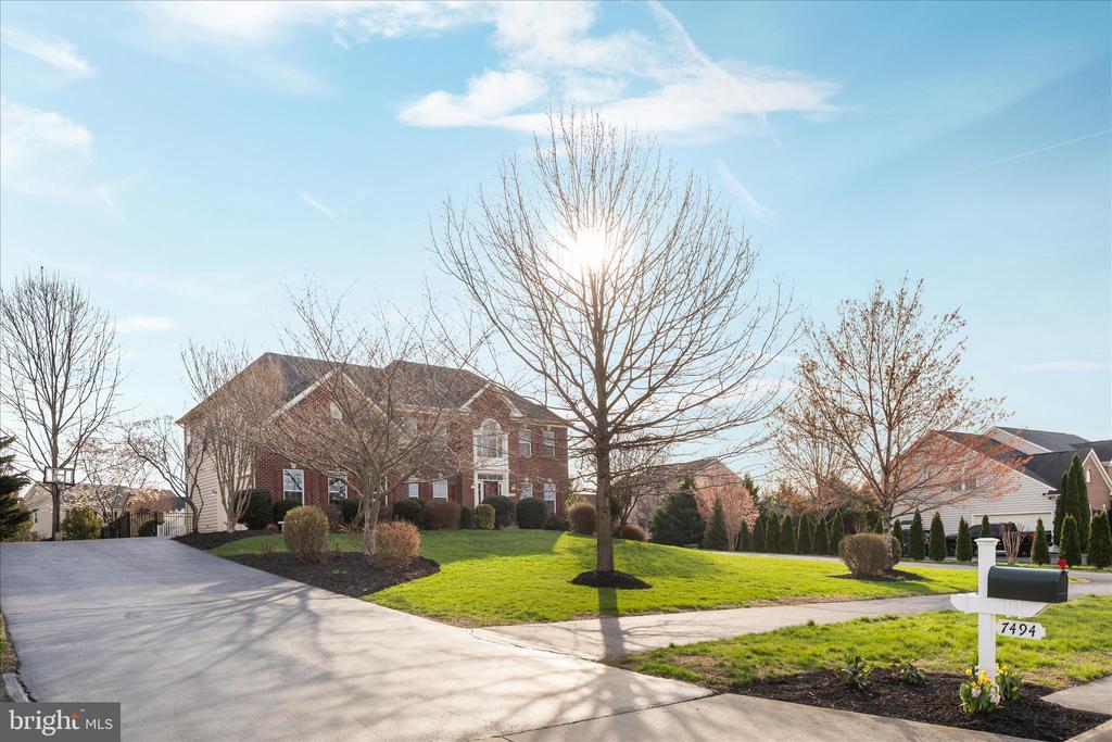 7494 EDINGTON DR, WARRENTON, Virginia, 4 Bedrooms Bedrooms, ,4 BathroomsBathrooms,Residential,7494 EDINGTON DR,VAFQ2020938 MLS # VAFQ2020938