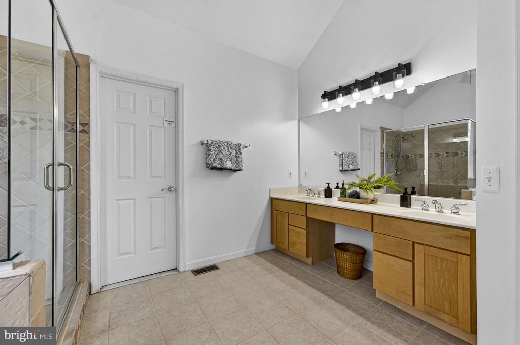 16199 COVEY CIR, AMISSVILLE, Virginia 20106, 4 Bedrooms Bedrooms, ,4 BathroomsBathrooms,Residential,16199 COVEY CIR,VACU2013100 MLS # VACU2013100