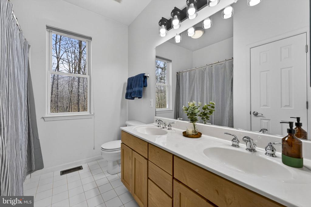 16199 COVEY CIR, AMISSVILLE, Virginia 20106, 4 Bedrooms Bedrooms, ,4 BathroomsBathrooms,Residential,16199 COVEY CIR,VACU2013100 MLS # VACU2013100