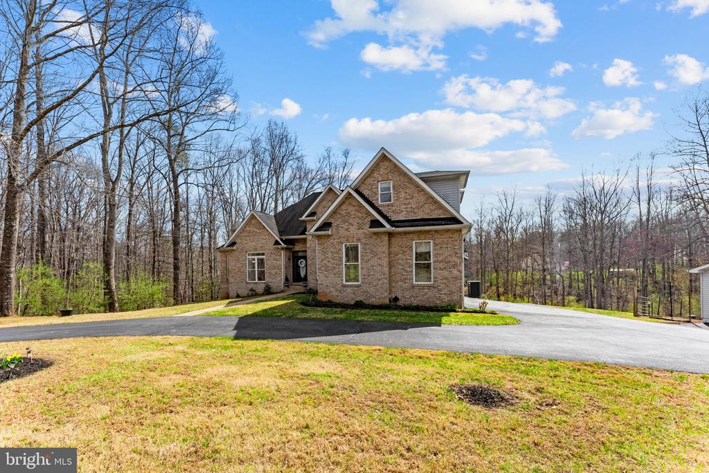 16199 COVEY CIR, AMISSVILLE, Virginia 20106, 4 Bedrooms Bedrooms, ,4 BathroomsBathrooms,Residential,16199 COVEY CIR,VACU2013100 MLS # VACU2013100