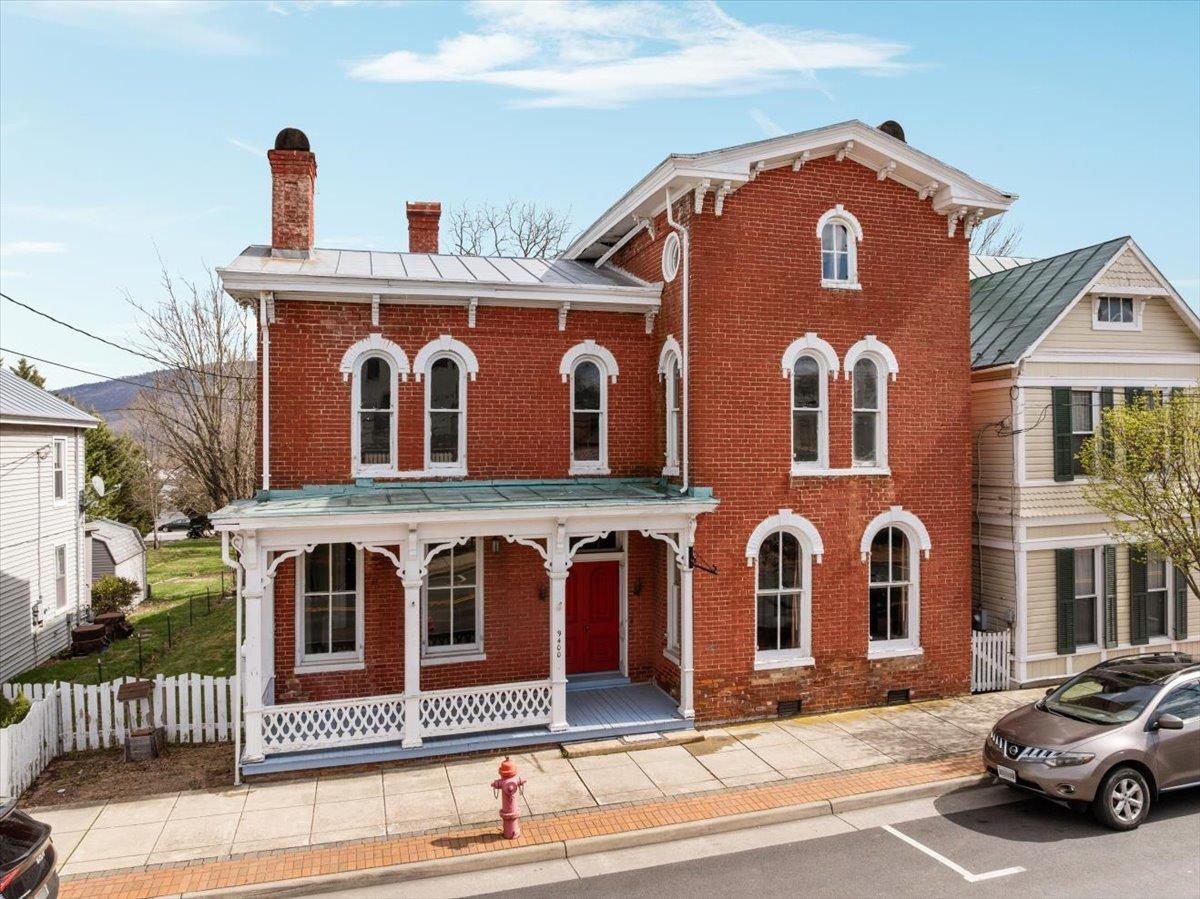 9400 S CONGRESS ST, NEW MARKET, Virginia 22844, 4 Bedrooms Bedrooms, ,2 BathroomsBathrooms,Residential,9400 S CONGRESS ST,674599 MLS # 674599