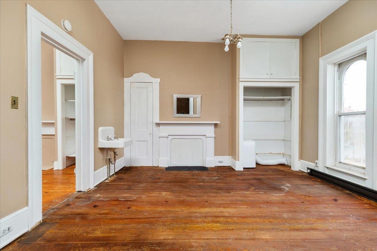 9400 S CONGRESS ST, NEW MARKET, Virginia 22844, 4 Bedrooms Bedrooms, ,2 BathroomsBathrooms,Residential,9400 S CONGRESS ST,674599 MLS # 674599