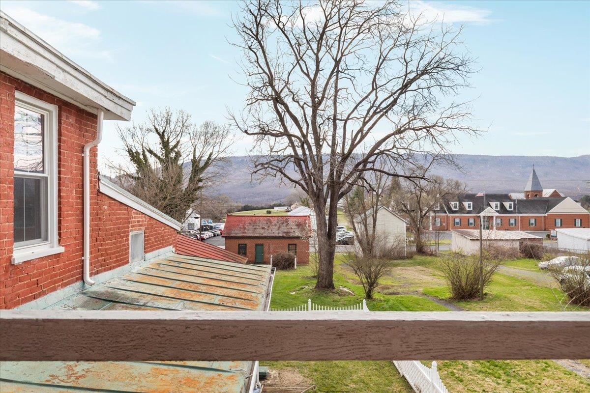 9400 S CONGRESS ST, NEW MARKET, Virginia 22844, 4 Bedrooms Bedrooms, ,2 BathroomsBathrooms,Residential,9400 S CONGRESS ST,674599 MLS # 674599