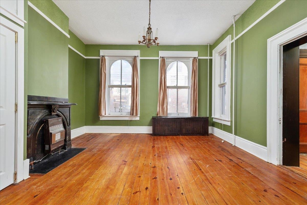 9400 S CONGRESS ST, NEW MARKET, Virginia 22844, 4 Bedrooms Bedrooms, ,2 BathroomsBathrooms,Residential,9400 S CONGRESS ST,674599 MLS # 674599