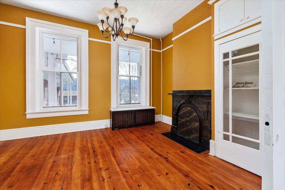 9400 S CONGRESS ST, NEW MARKET, Virginia 22844, 4 Bedrooms Bedrooms, ,2 BathroomsBathrooms,Residential,9400 S CONGRESS ST,674599 MLS # 674599