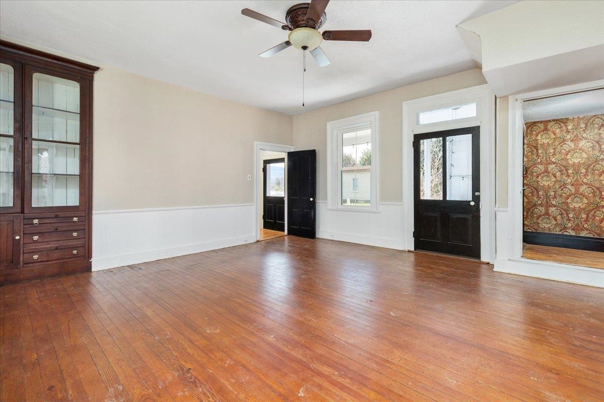 9400 S CONGRESS ST, NEW MARKET, Virginia 22844, 4 Bedrooms Bedrooms, ,2 BathroomsBathrooms,Residential,9400 S CONGRESS ST,674599 MLS # 674599