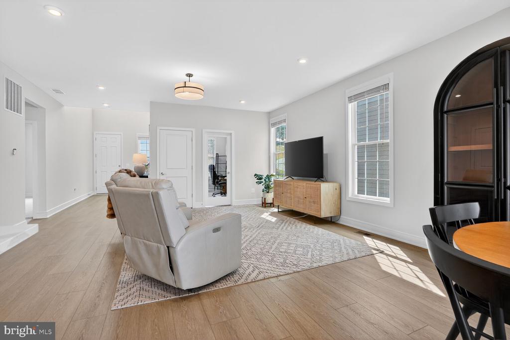 6053 COBBLESTONE CT, MARSHALL, Virginia, 5 Bedrooms Bedrooms, ,4 BathroomsBathrooms,Residential,6053 COBBLESTONE CT,VAFQ2020970 MLS # VAFQ2020970