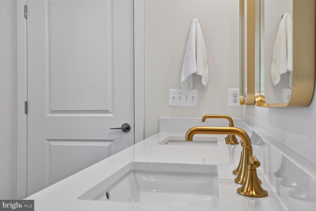 6053 COBBLESTONE CT, MARSHALL, Virginia, 5 Bedrooms Bedrooms, ,4 BathroomsBathrooms,Residential,6053 COBBLESTONE CT,VAFQ2020970 MLS # VAFQ2020970