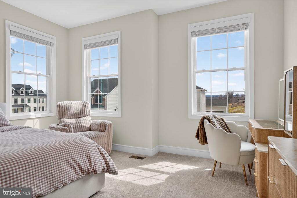 6053 COBBLESTONE CT, MARSHALL, Virginia, 5 Bedrooms Bedrooms, ,4 BathroomsBathrooms,Residential,6053 COBBLESTONE CT,VAFQ2020970 MLS # VAFQ2020970