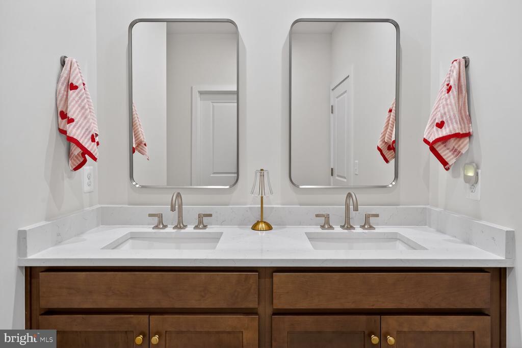 6053 COBBLESTONE CT, MARSHALL, Virginia, 5 Bedrooms Bedrooms, ,4 BathroomsBathrooms,Residential,6053 COBBLESTONE CT,VAFQ2020970 MLS # VAFQ2020970