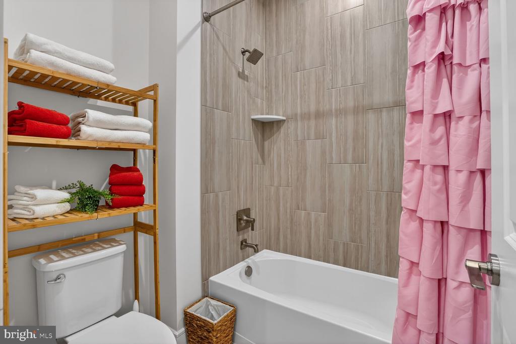 6053 COBBLESTONE CT, MARSHALL, Virginia, 5 Bedrooms Bedrooms, ,4 BathroomsBathrooms,Residential,6053 COBBLESTONE CT,VAFQ2020970 MLS # VAFQ2020970