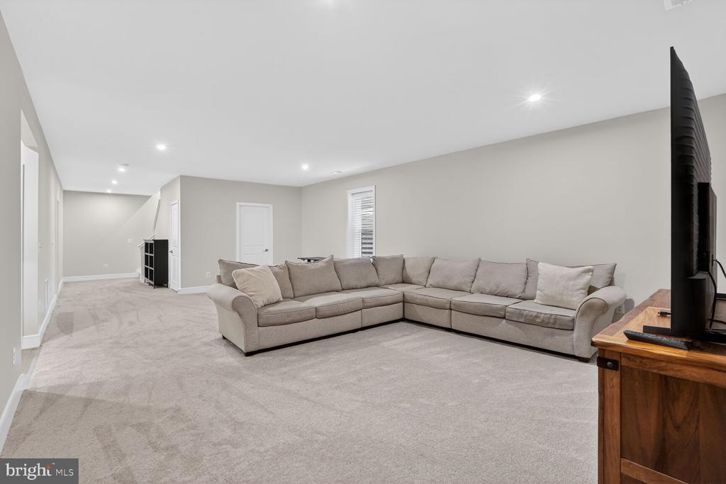 6053 COBBLESTONE CT, MARSHALL, Virginia, 5 Bedrooms Bedrooms, ,4 BathroomsBathrooms,Residential,6053 COBBLESTONE CT,VAFQ2020970 MLS # VAFQ2020970