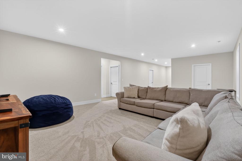 6053 COBBLESTONE CT, MARSHALL, Virginia, 5 Bedrooms Bedrooms, ,4 BathroomsBathrooms,Residential,6053 COBBLESTONE CT,VAFQ2020970 MLS # VAFQ2020970