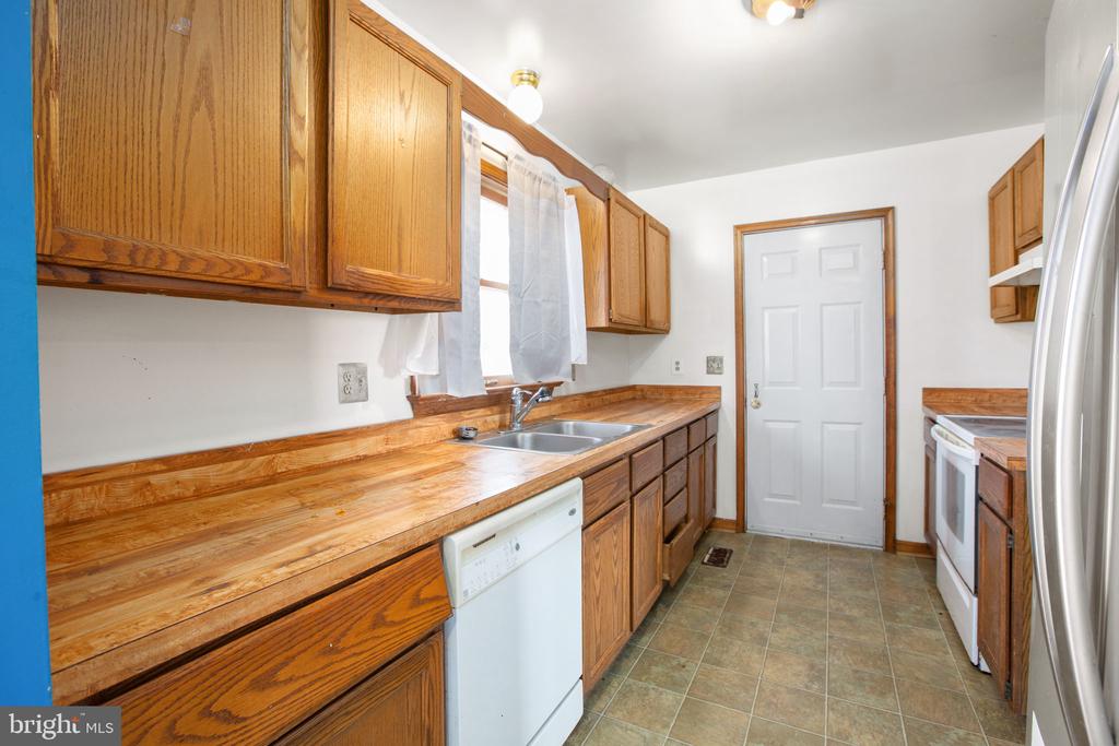 1105 LAKEVIEW PKWY, LOCUST GROVE, Virginia 22508, 2 Bedrooms Bedrooms, ,2 BathroomsBathrooms,Residential,1105 LAKEVIEW PKWY,VAOR2013658 MLS # VAOR2013658 1105 LAKEVIEW PKWY, LOCUST GROVE, Virginia 22508, 2 Bedrooms Bedrooms, ,2 BathroomsBathrooms,Residential,1105 LAKEVIEW PKWY,VAOR2013658 MLS # VAOR2013658